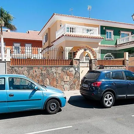 Maspalomas Sleeps 6 Pool Wifi Holiday home