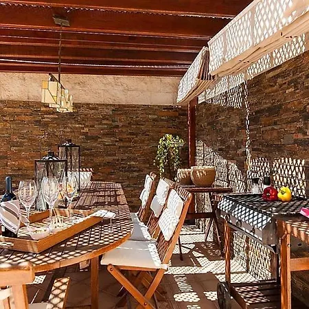 Maspalomas Sleeps 6 Pool Wifi Holiday home *