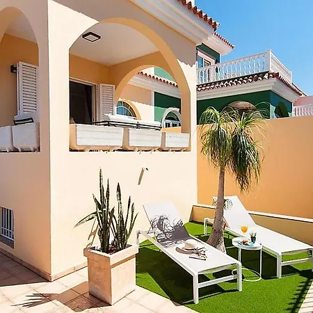 Maspalomas Sleeps 6 Pool Wifi Holiday home